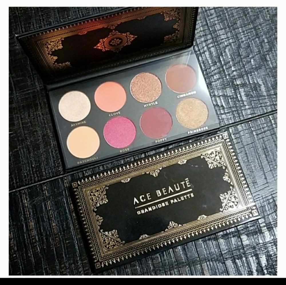 Ace Beauté eyeshadow palette